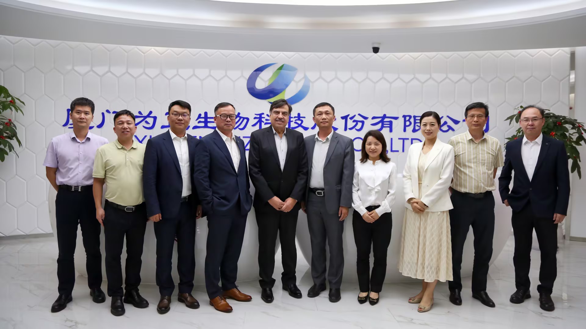 伟德国际1946官网与雅培签署战略合作 (4).jpg