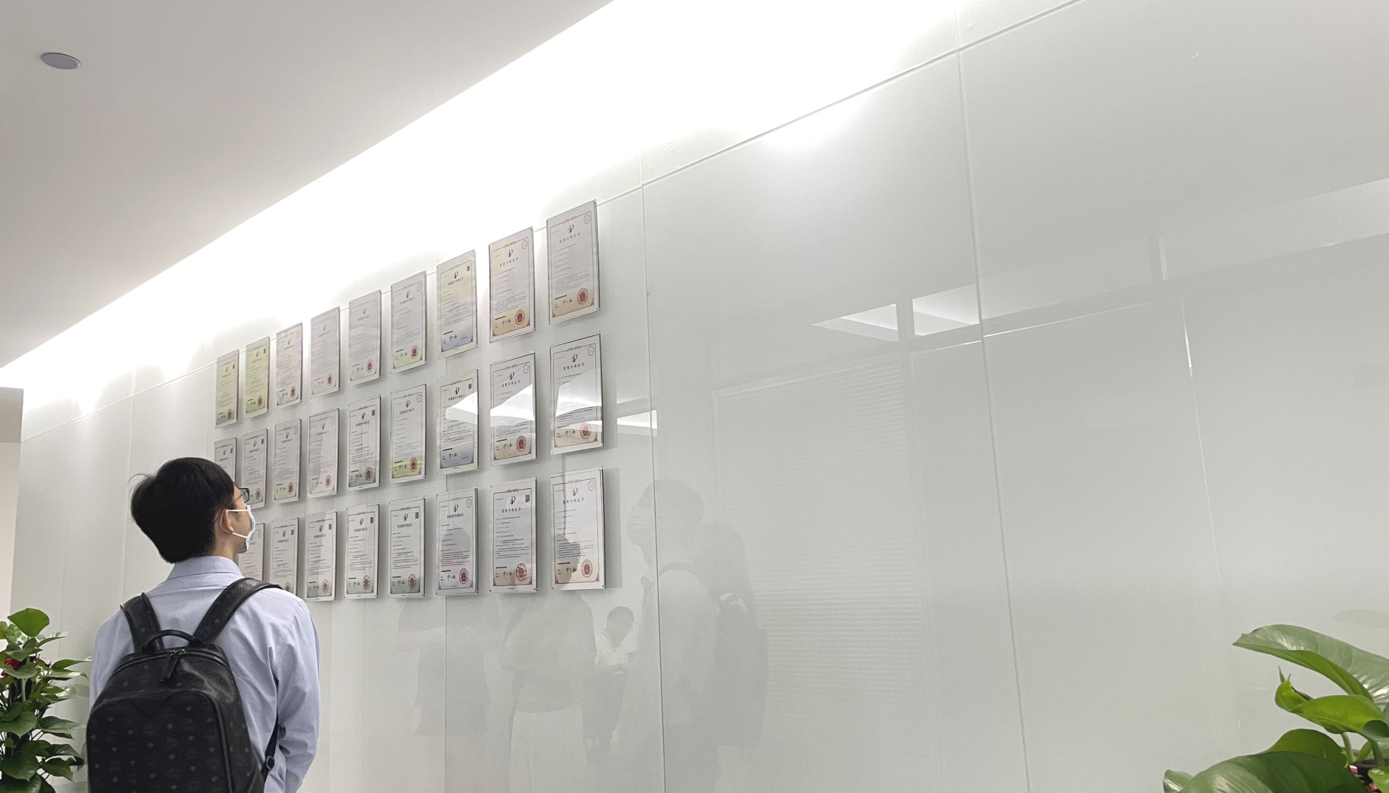 深圳市商务局和罗湖区投资推广署领导莅临我司交流 (4).jpg 深圳市商务局和罗湖区投资推广署领导莅临我司交流 (4).jpg