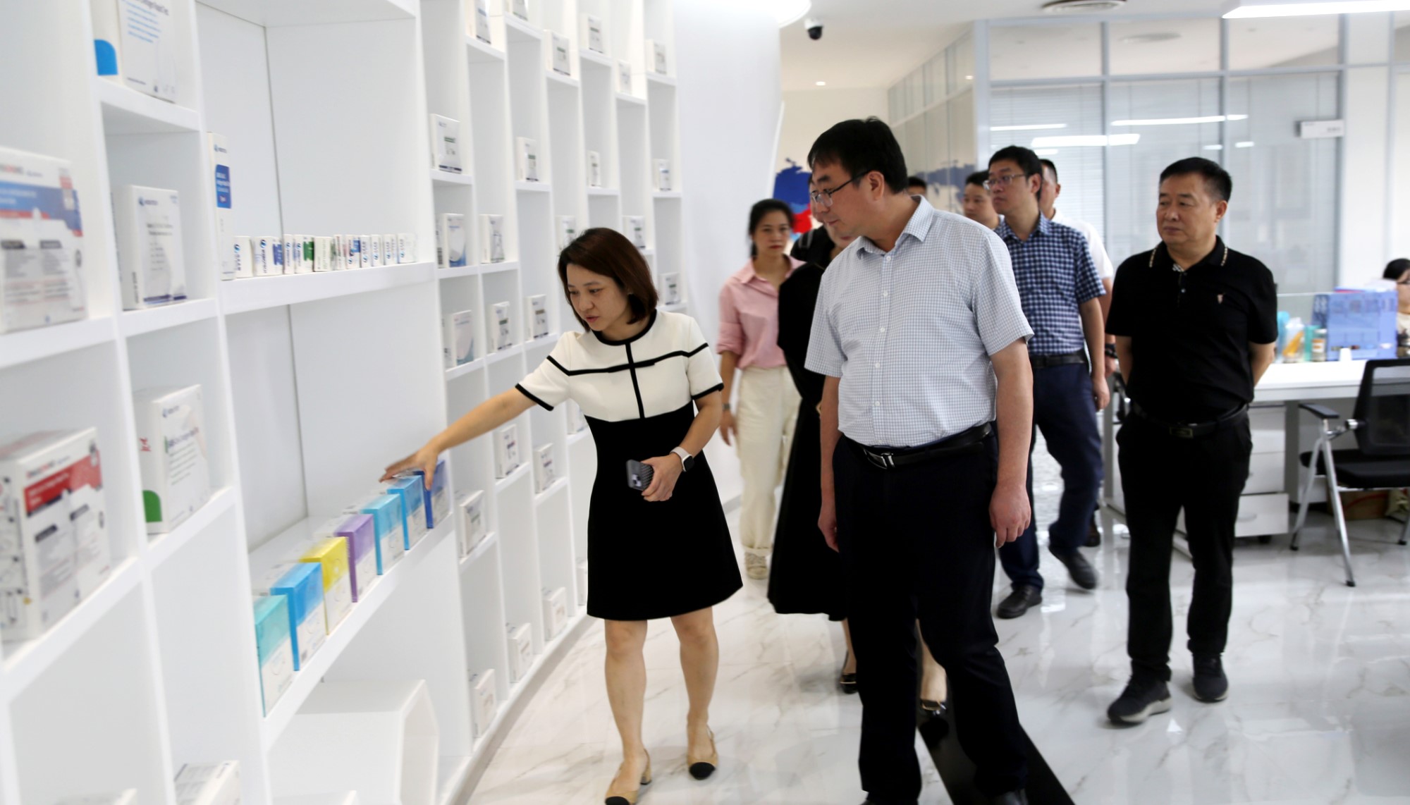 芜湖市弋江区领导一行莅临伟德国际1946官网考察指导 (3).jpg 芜湖市弋江区领导一行莅临伟德国际1946官网考察指导 (3).jpg